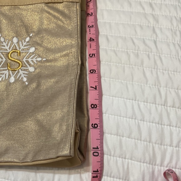 Thirty one bags small essential tote Gold Metallic snowflake NWT retired bag - Picture 10 of 10
